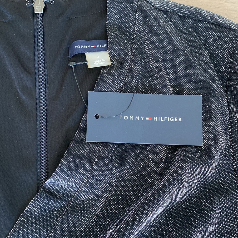 Tommy Hilfiger V neck metallic long sleek dress!  Exquisite Size 4